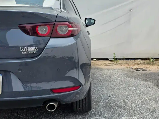 Mazda Axela — Фото автомобиля 7