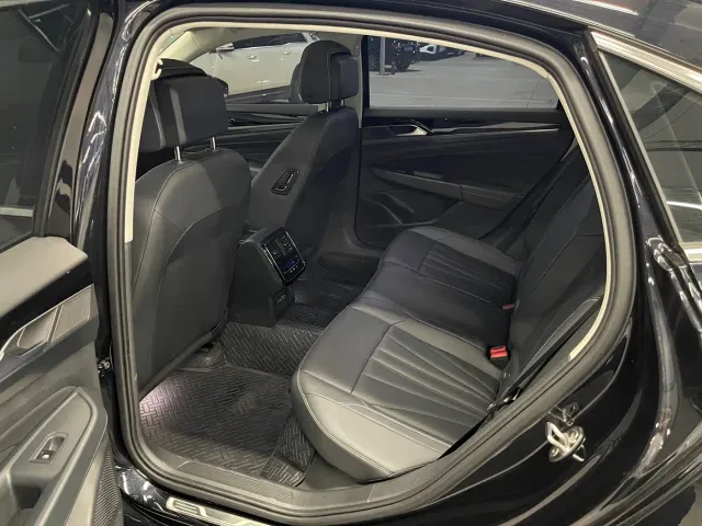 Volkswagen Passat — Фото автомобиля 19