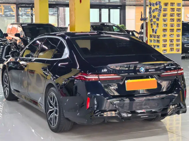 BMW i5 — Фото автомобиля 17