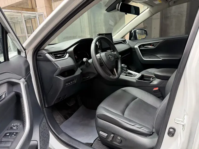 Toyota RAV4 — Фото автомобиля 8