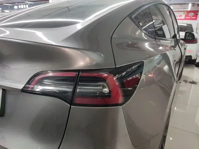 Tesla Model Y — Фото автомобиля 7