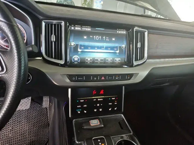 Hongqi HS7 — Фото автомобиля 8