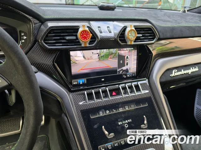 Lamborghini Urus — Фото автомобиля 9