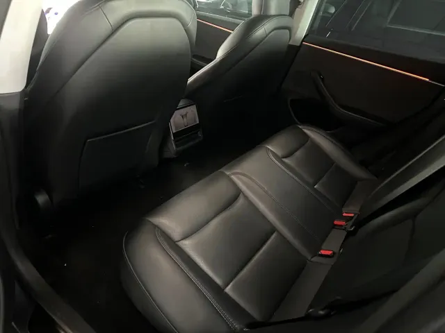 Tesla Model 3 — Фото автомобиля 11
