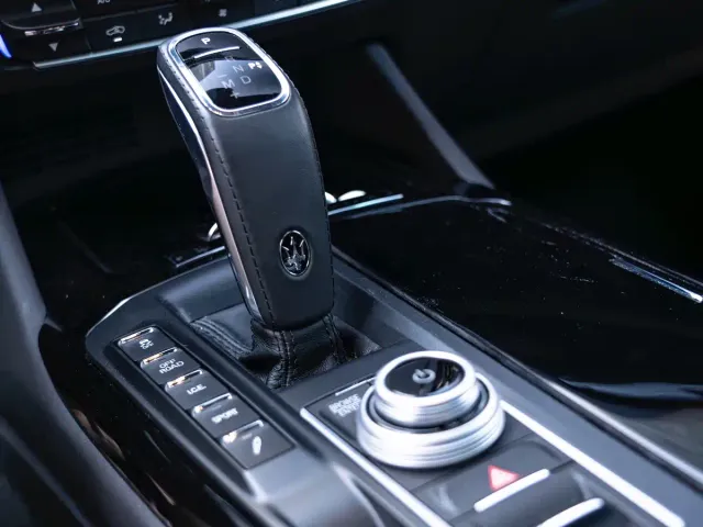 Maserati Levante — Фото автомобиля 14