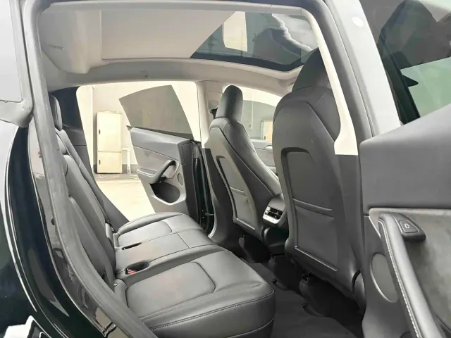 Tesla Model Y — Фото автомобиля 17