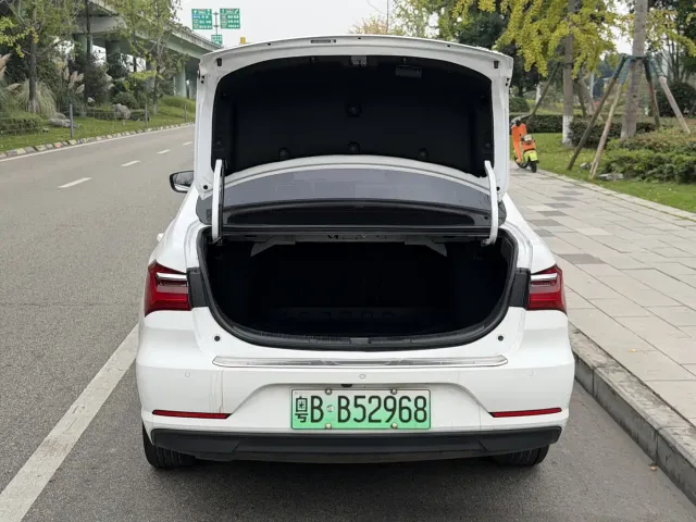 BYD Qin — Фото автомобиля 9