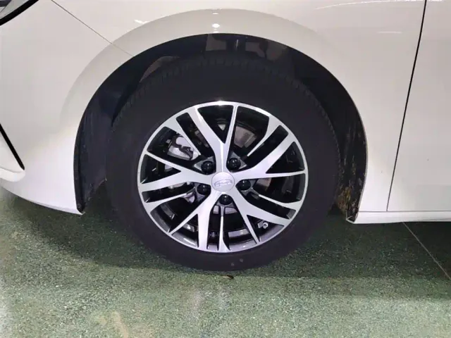 Geely Emgrand — Фото автомобиля 22