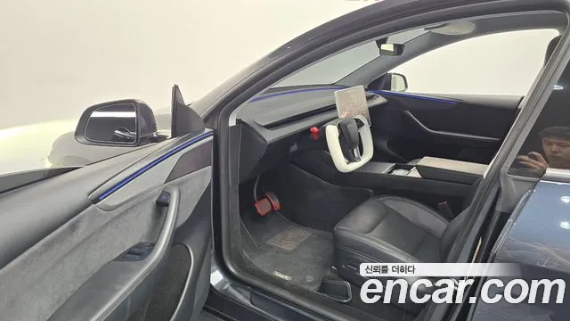 Tesla Model Y — Фото автомобиля 15