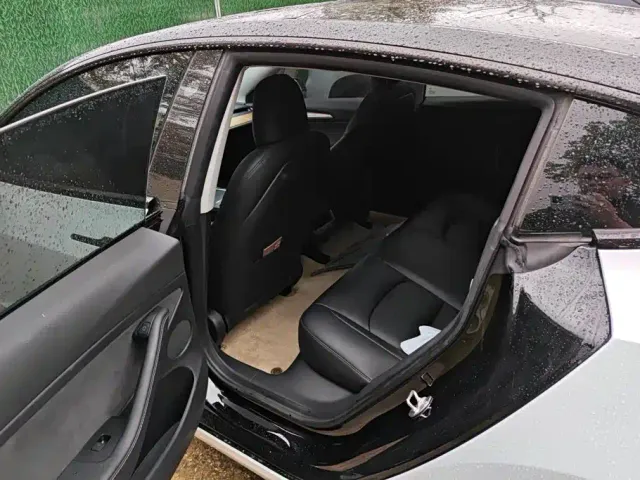 Tesla Model 3 — Фото автомобиля 11