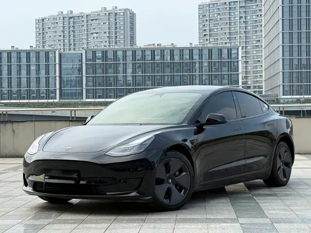 Фотография автомобиля — Tesla Model 3