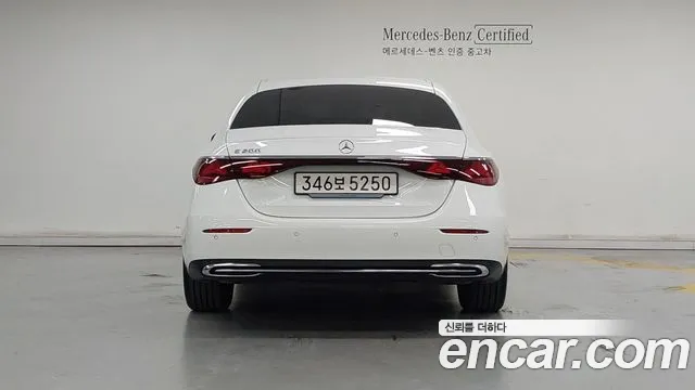 Mercedes-Benz E-Class — Фото автомобиля 4