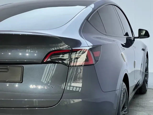 Tesla Model Y — Фото автомобиля 25