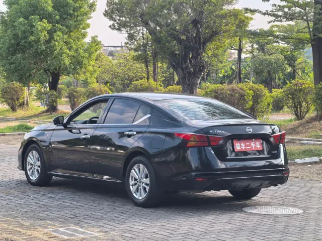 Nissan Teana — Фото автомобиля 12