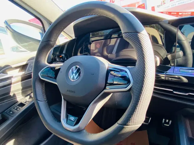 Volkswagen Golf — Фото автомобиля 16