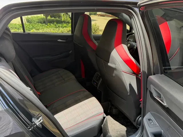Volkswagen Golf GTI — Фото автомобиля 12