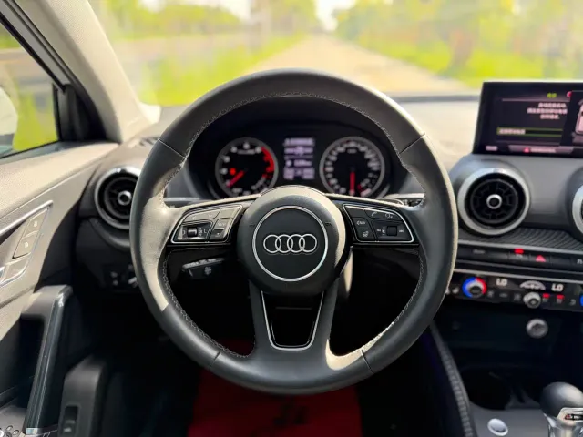 Audi Q2L — Фото автомобиля 12