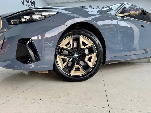 BMW 5 Series — Фото автомобиля 20