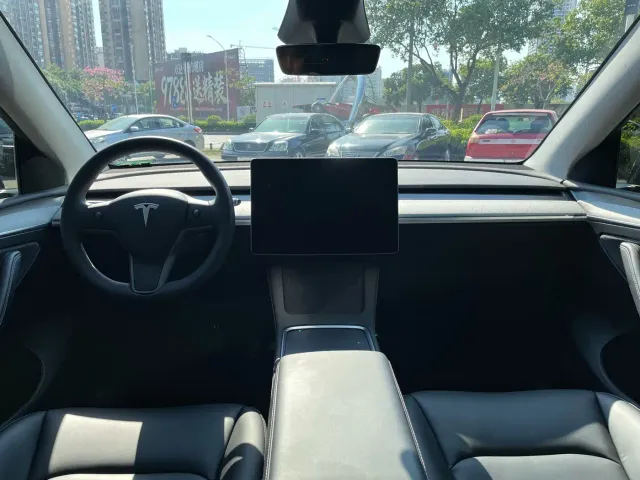 Tesla Model Y — Фото автомобиля 16