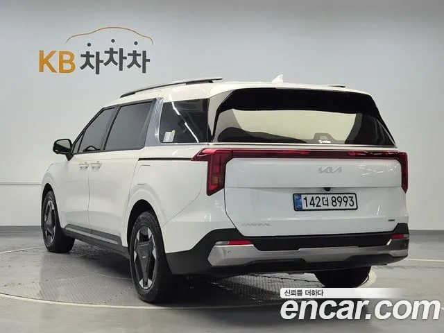 Kia Carnival — Фото автомобиля 2