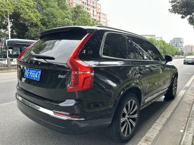 Volvo XC90 — Фото автомобиля 8