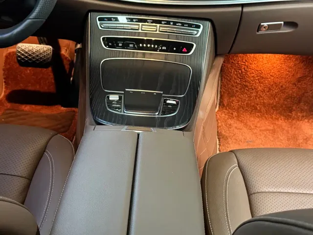 Mercedes-Benz Mercedes-Benz E-Class New Energy 2023 E 350 e L Plug-in Hybrid Sedan — Фото автомобиля 11