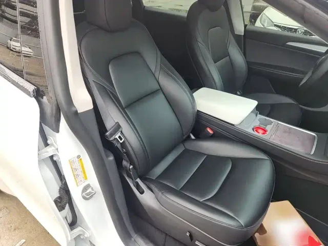 Tesla Model Y — Фото автомобиля 24