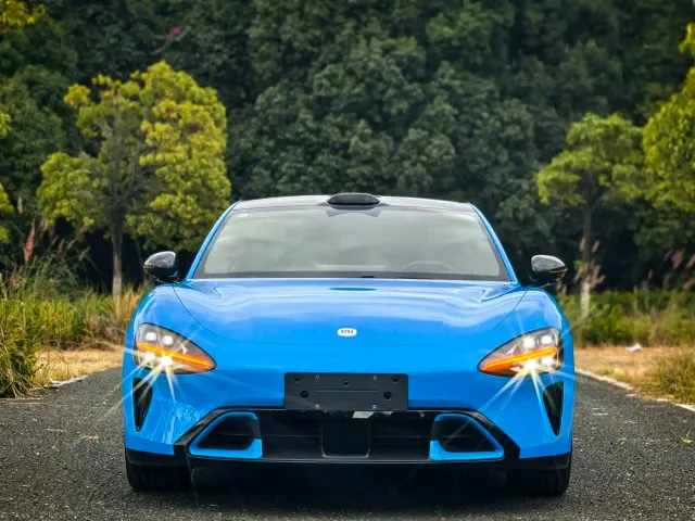 Xiaomi SU7 — Фото автомобиля 2