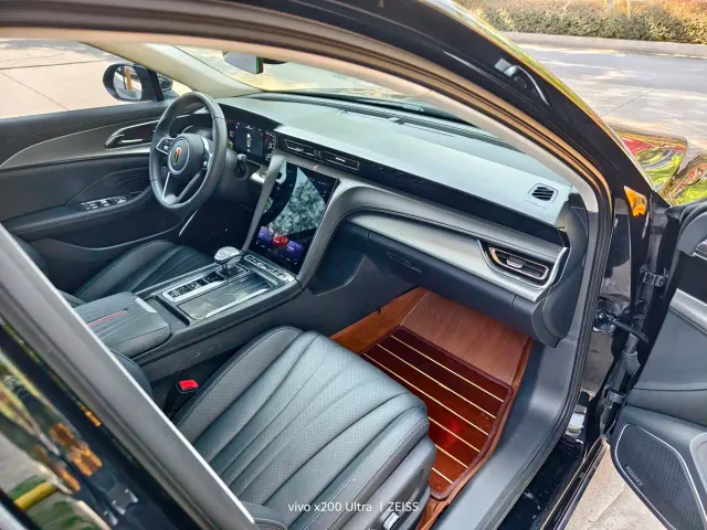 Hongqi H5 — Фото автомобиля 9