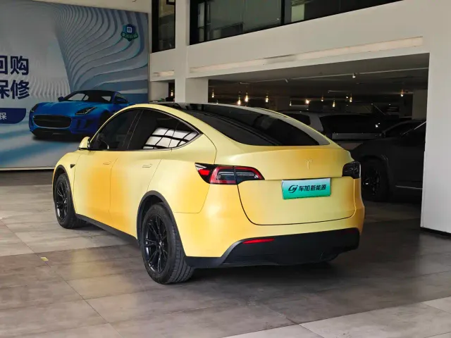 Tesla Model Y — Фото автомобиля 6