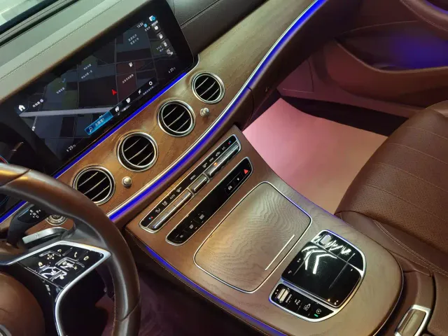 Mercedes-Benz E-Class — Фото автомобиля 14