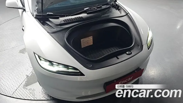 Tesla Model 3 — Фото автомобиля 6