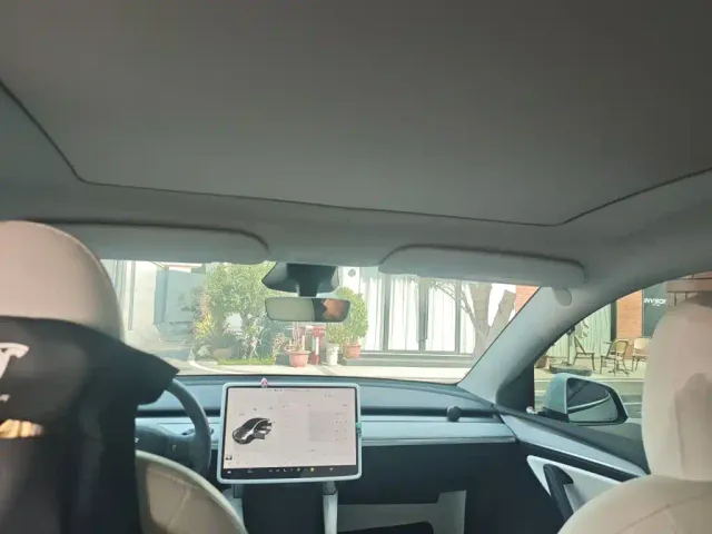 Tesla Model Y — Фото автомобиля 19