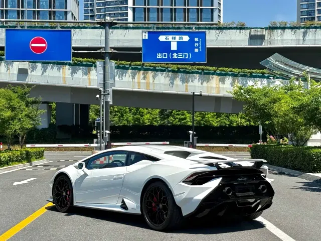 Lamborghini Huracan — Фото автомобиля 9