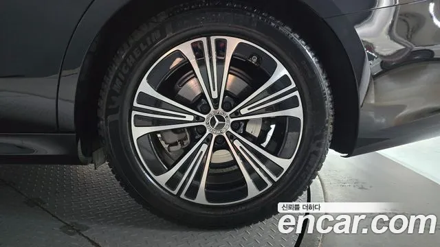 Mercedes-Benz E-Class — Фото автомобиля 21