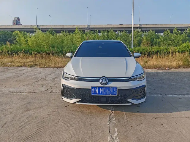 Volkswagen Golf — Фото автомобиля 11