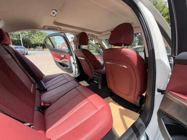BMW 3 Series — Фото автомобиля 10