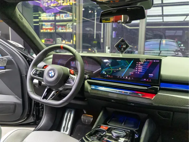 BMW M5 — Фото автомобиля 28