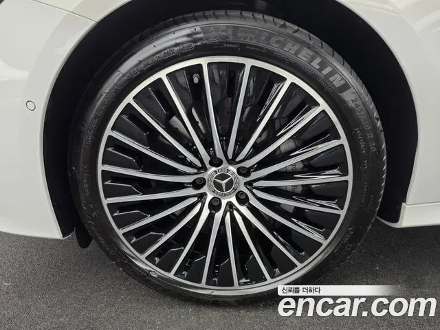 Mercedes-Benz E-Class — Фото автомобиля 5
