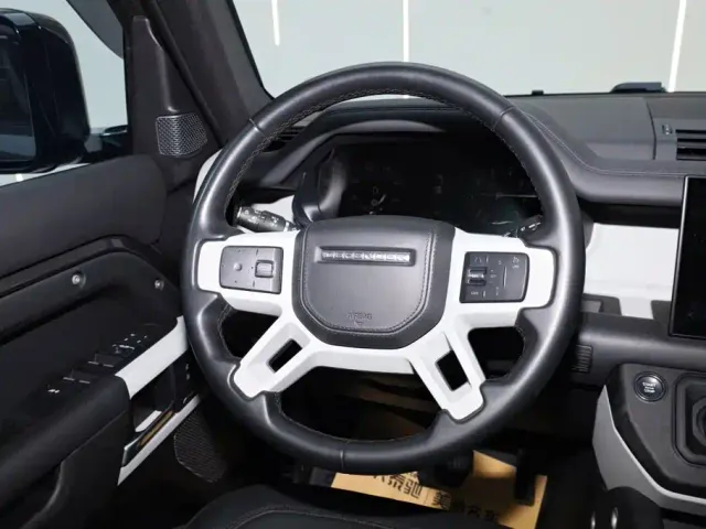 Land Rover Defender — Фото автомобиля 5