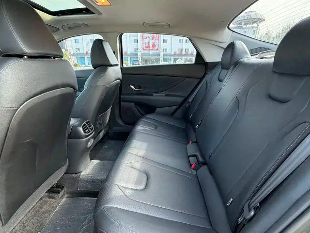 Hyundai Elantra — Фото автомобиля 8