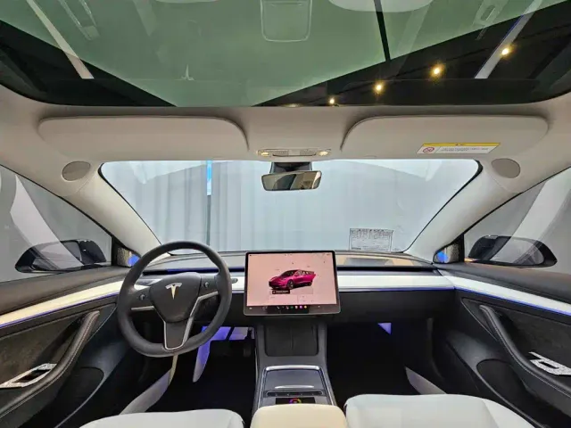 Tesla Model 3 — Фото автомобиля 9