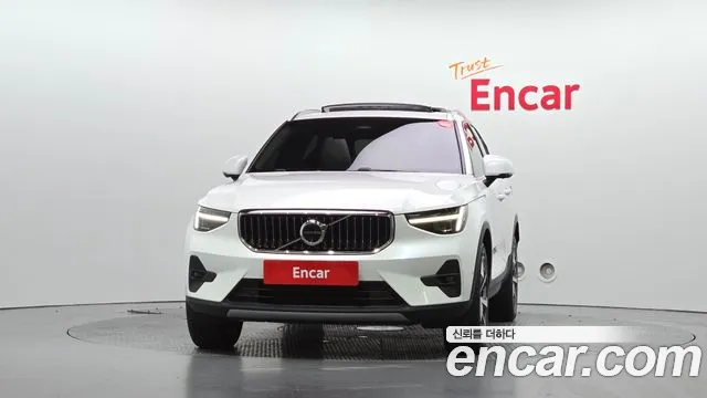 Volvo XC40 — Фото автомобиля 3