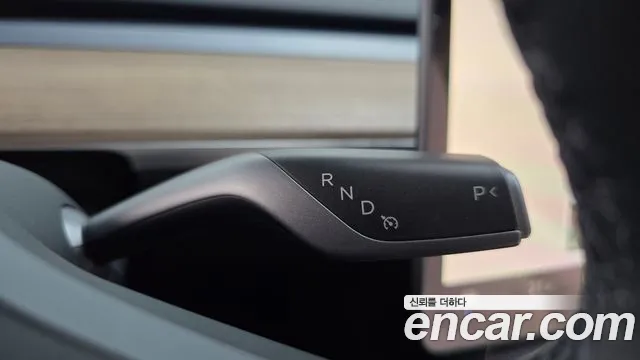 Tesla Model Y — Фото автомобиля 8