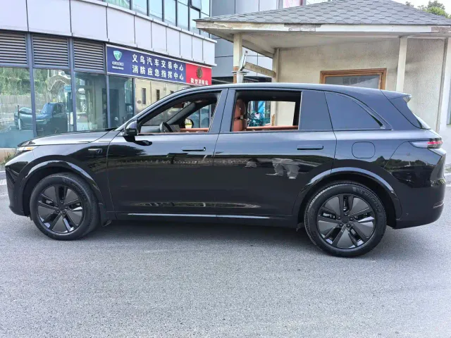 Li Auto L7 — Фото автомобиля 14