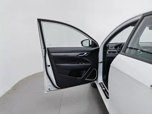 Geely Emgrand — Фото автомобиля 8