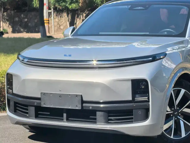 Li Auto L8 — Фото автомобиля 5