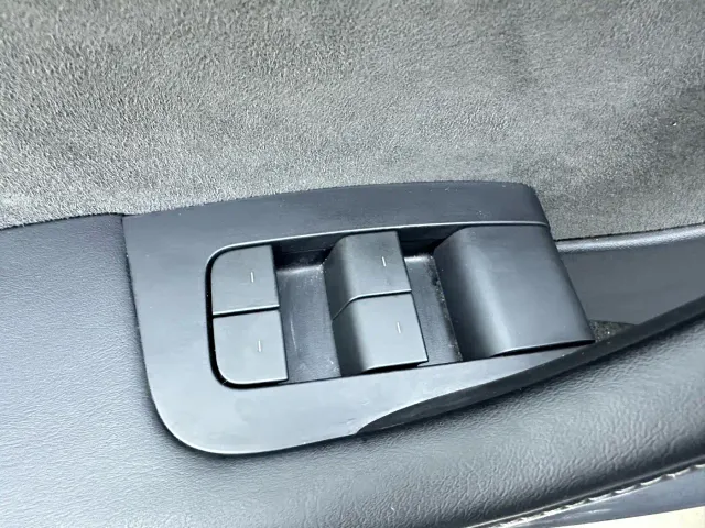 Tesla Model Y — Фото автомобиля 18