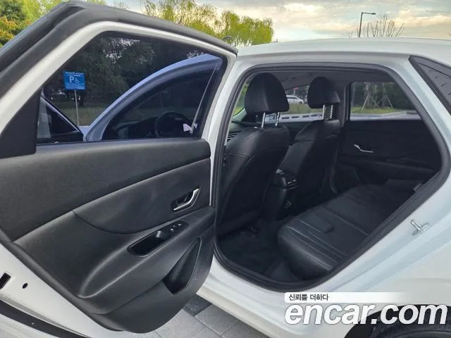 Hyundai Avante CN7 — Фото автомобиля 16