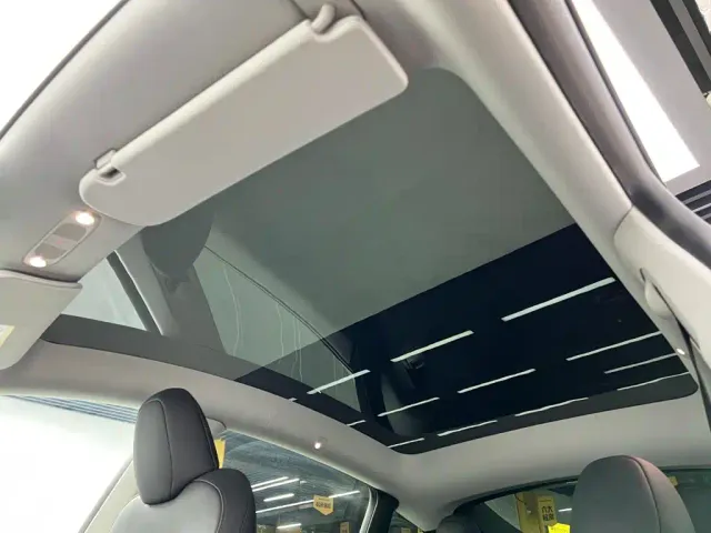 Tesla Model Y — Фото автомобиля 18
